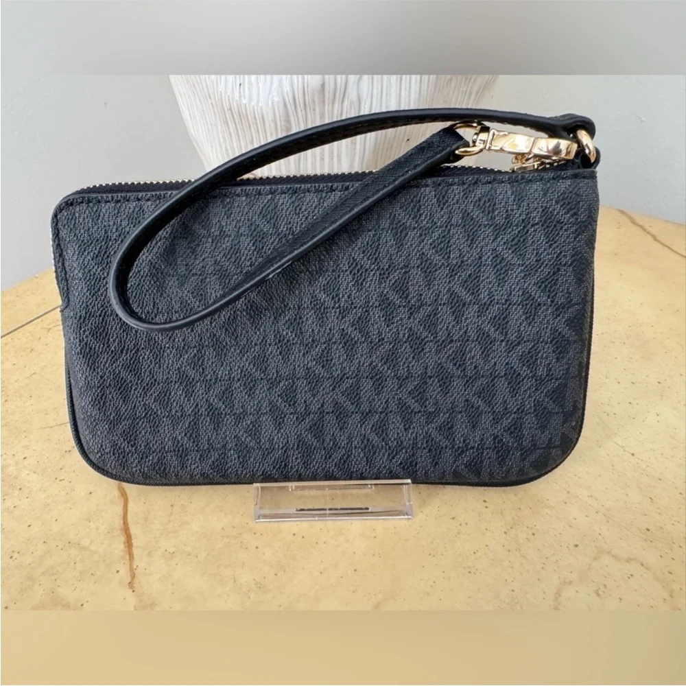Michael Kors Jet Set Travel large top-zip wristlet